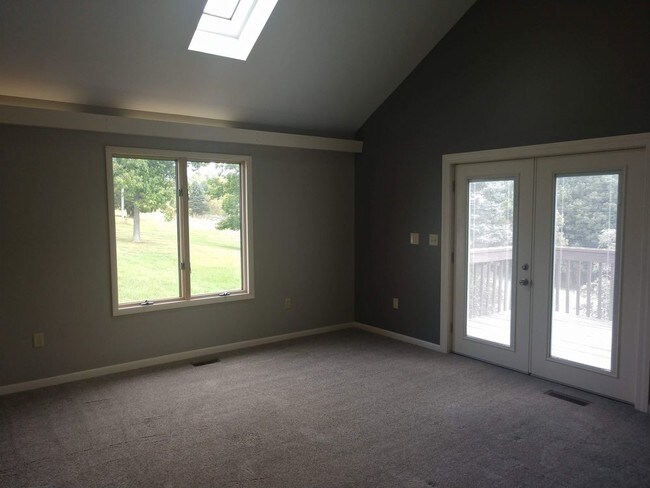 Building Photo - Renovated 4BR 3BA Home in Ross