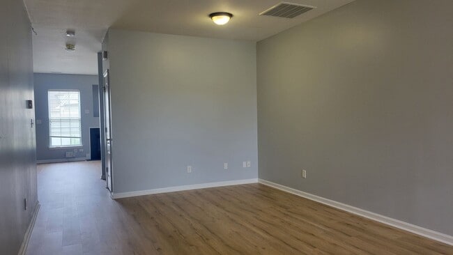 Building Photo - Towne Square