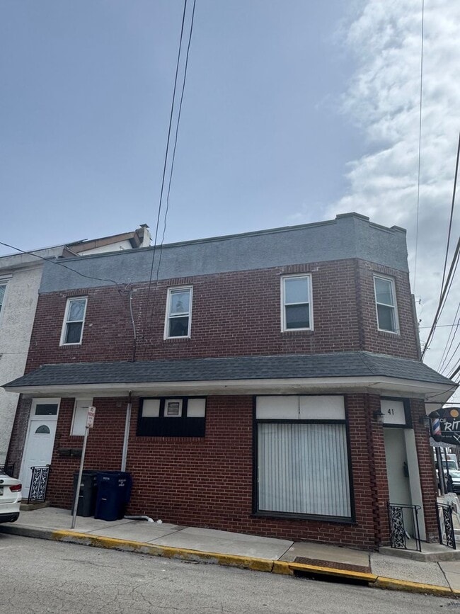 Building Photo - 2a Walnut St