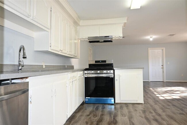 Foto del edificio - 3502 Mainer St
