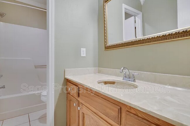 Foto del edificio - 5365 Sleepy Hollow Dr