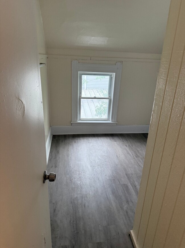 Building Photo - 1948 Long Ave