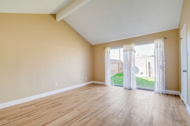 Foto del edificio - 11840 Spring Grove Dr