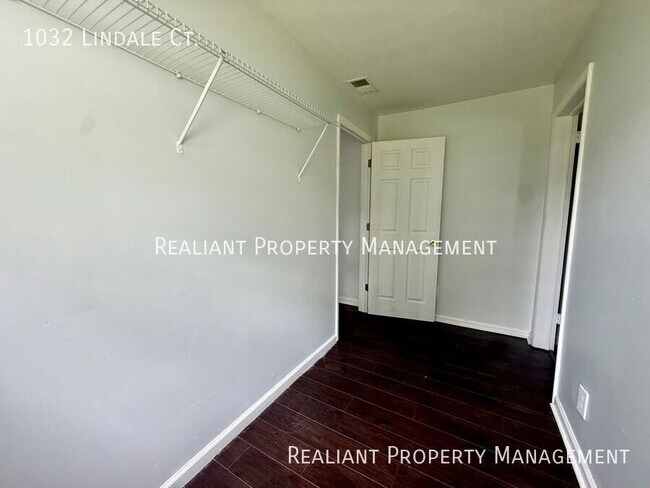 Foto del edificio - 1032 Lindale Ct