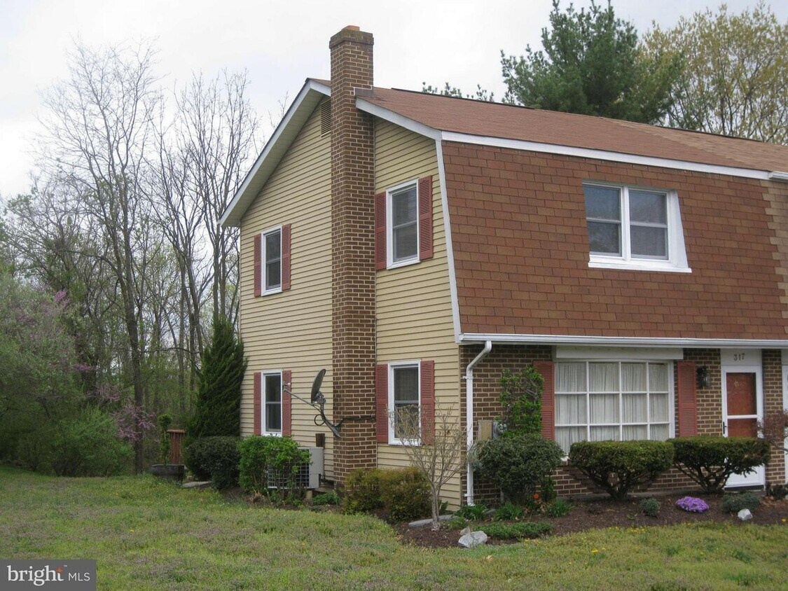 Primary Photo - 317 Ash Hollow Dr