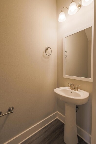 Building Photo - 328 Date Palm Ln