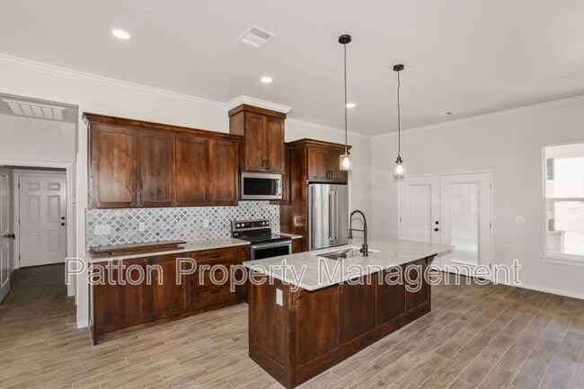 Foto del edificio - 17900 Lone Ranch Rd