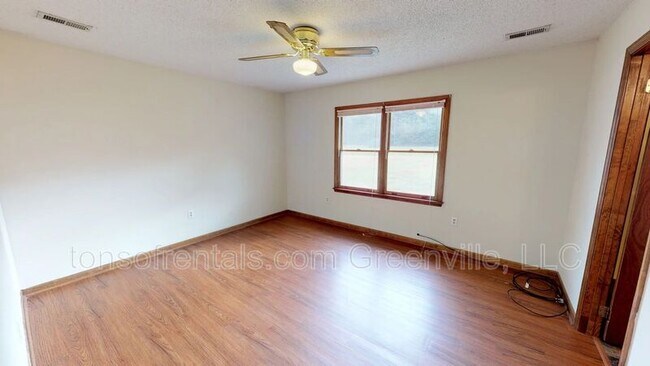 Foto del edificio - 123 Lacey Ln