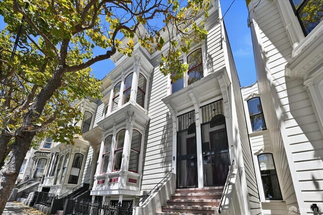 Building Photo - 656 Hayes St