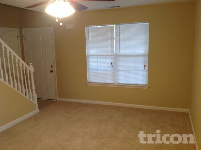 Foto del edificio - 7154 Crystal Creek Pl