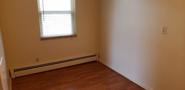 Eating area in kitchen - 10 Highland Ave