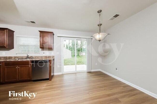 Foto del edificio - 1556 Kilstrom St
