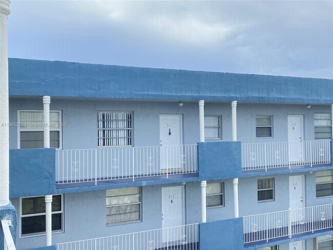 Foto del edificio - 1655 W 44th Pl