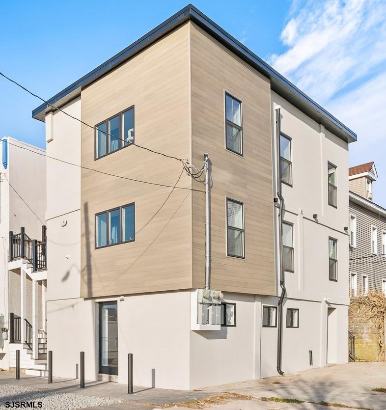 Primary Photo - 21 N Albany Ave