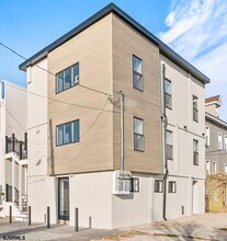 Building Photo - 21 N Albany Ave