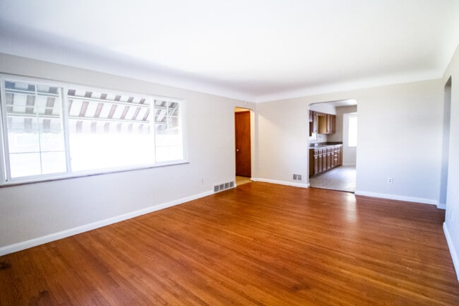 Foto del edificio - 3471 Jeannette Ave