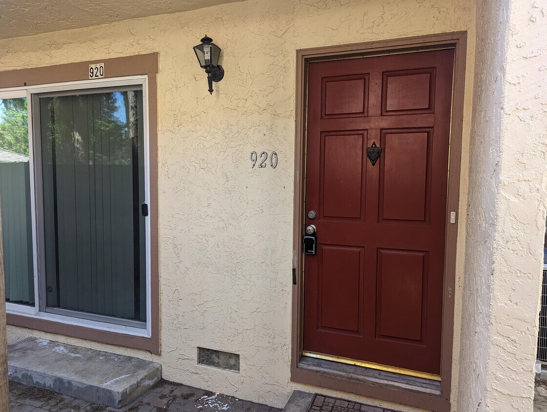 Primary Photo - 920 Fruitdale Pl