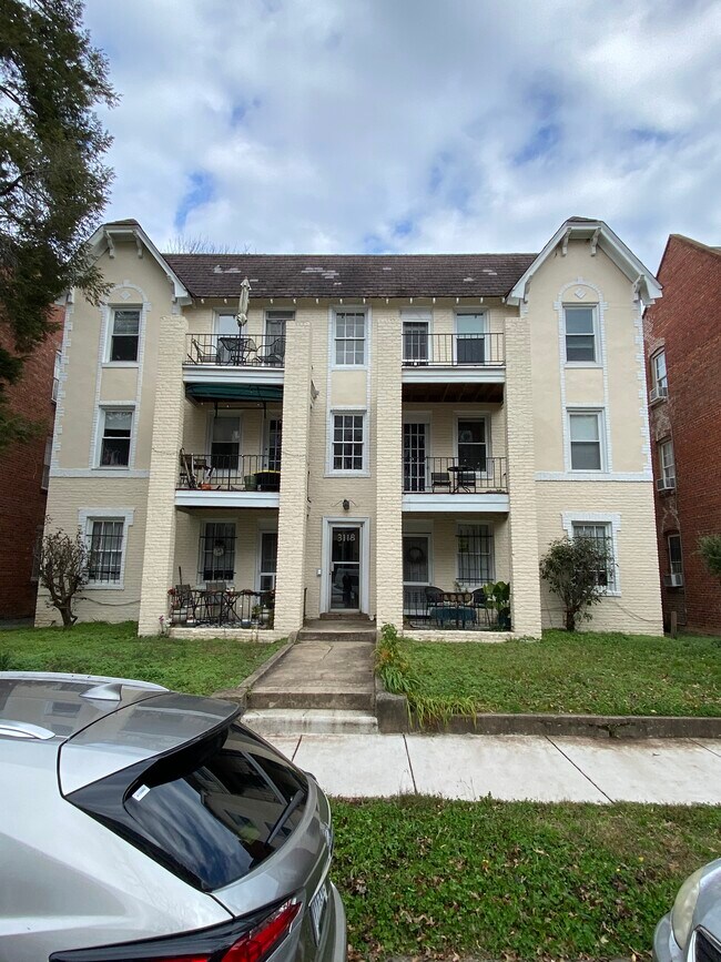 Building Photo - 3118 Kensington Ave