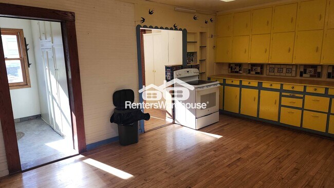 Building Photo - 1134 Rustic Rd 4