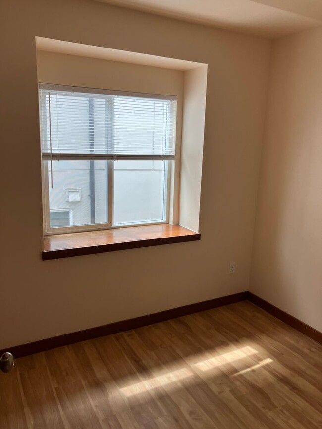 Foto del edificio - 9517A 8th Ave NW