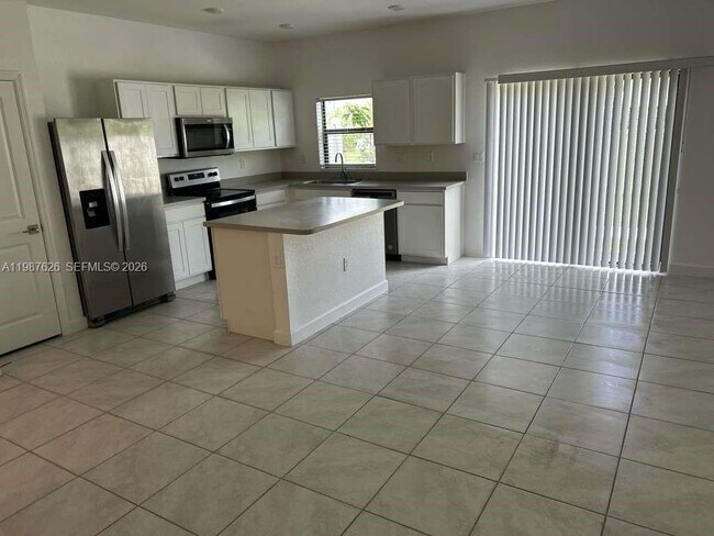 Foto del edificio - 624 SW 12th St