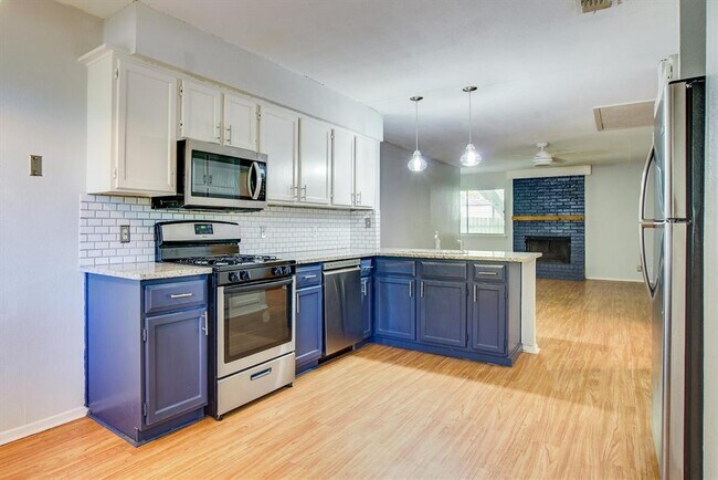 Building Photo - 2800 Burleson Rd
