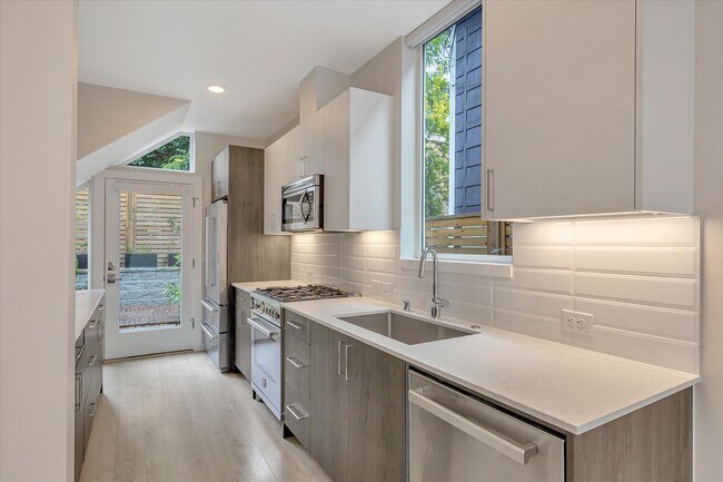 Foto del edificio - 503 NE 72nd St