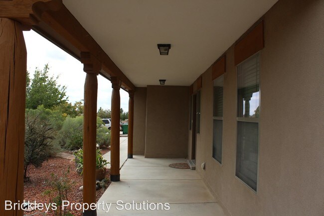 Building Photo - 5 br, 3 bath House - 701 3rd St NE