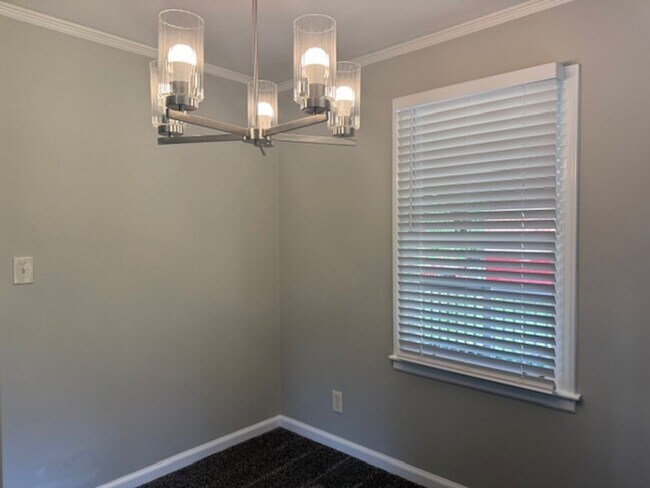 Foto del edificio - Newly Renovated 3 Bedroom / 1 Bath Ranch w...