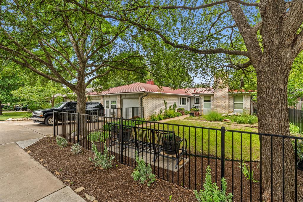 Foto principal - 2406 Berkeley Ave