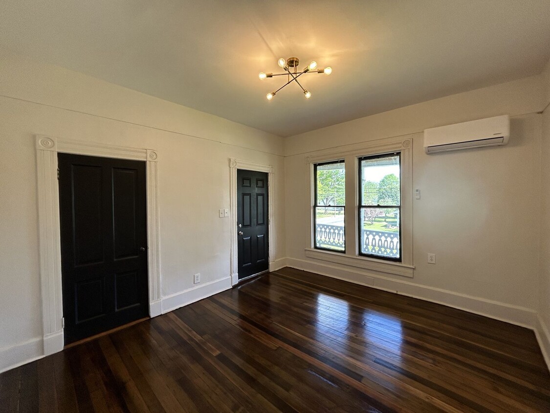Foto principal - 701 N High St