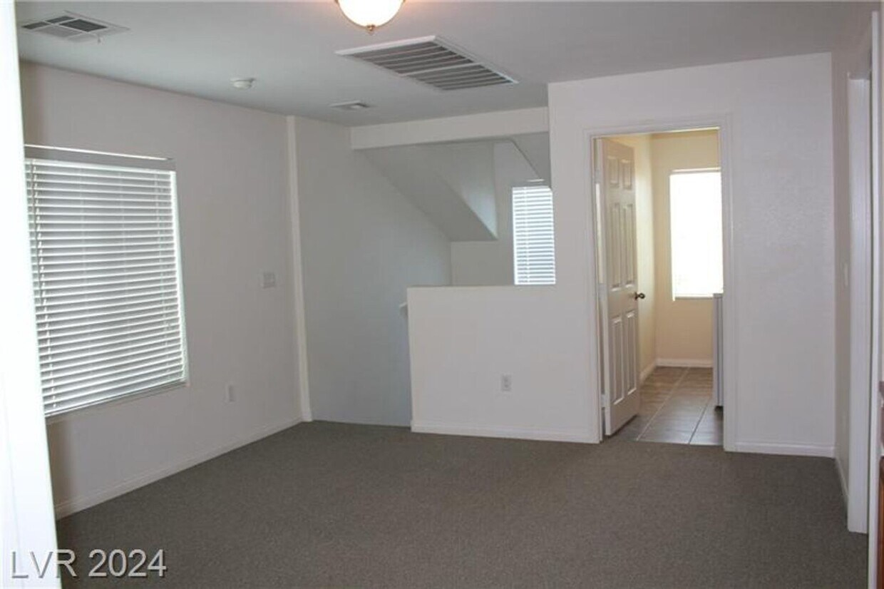 Foto principal - 8111 Misty Sage St