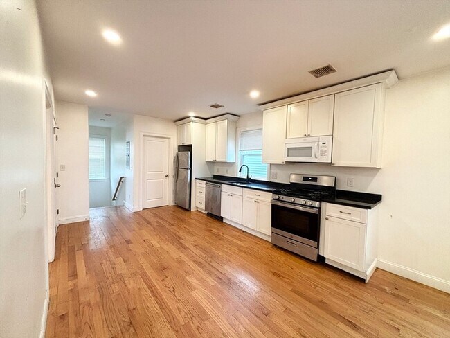 Photo - 156 Bow St Apartment