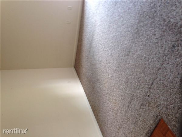 Building Photo - 1704 Highland Way