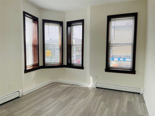 Building Photo - 883 39th St