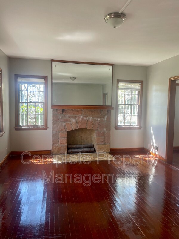 Building Photo - 1006 Overton Ave