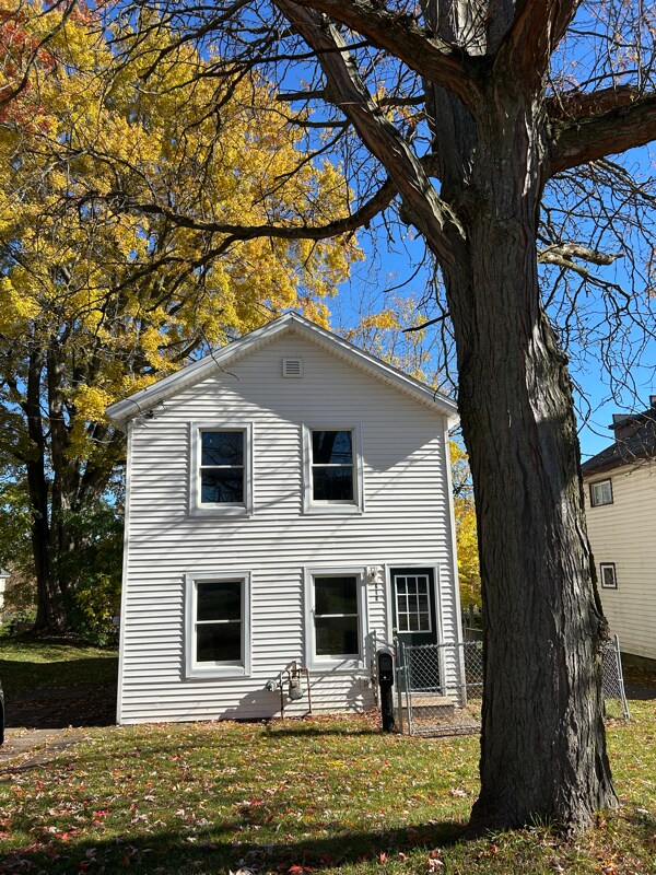 Foto del edificio - 215 W 1st St S