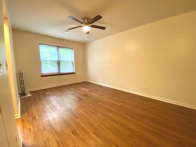 Foto del edificio - 4031 N Kenmore Ave