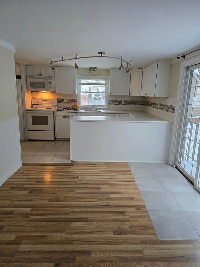 kitchen/dining - 4435 Clifford Rd