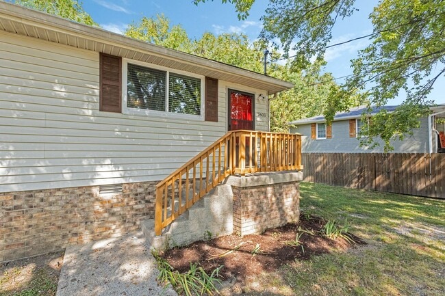 Building Photo - AVAILABLE NOW at a Good Price. 2 Bed 1 Bath FOR LEASE in South Inglewood (East Nashville). $1600 ...