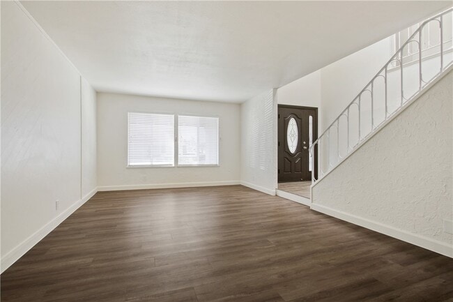 Building Photo - 8062 Woodglen Cir