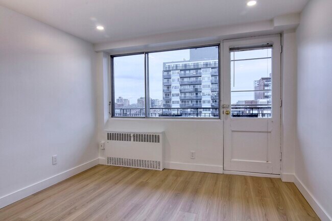 Building Photo - 3460 Rue Durocher