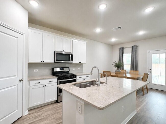 Foto del edificio - 1600 Longhorn Ranch Dr