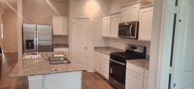 Photo - 1418 Saddlehorn Dr House