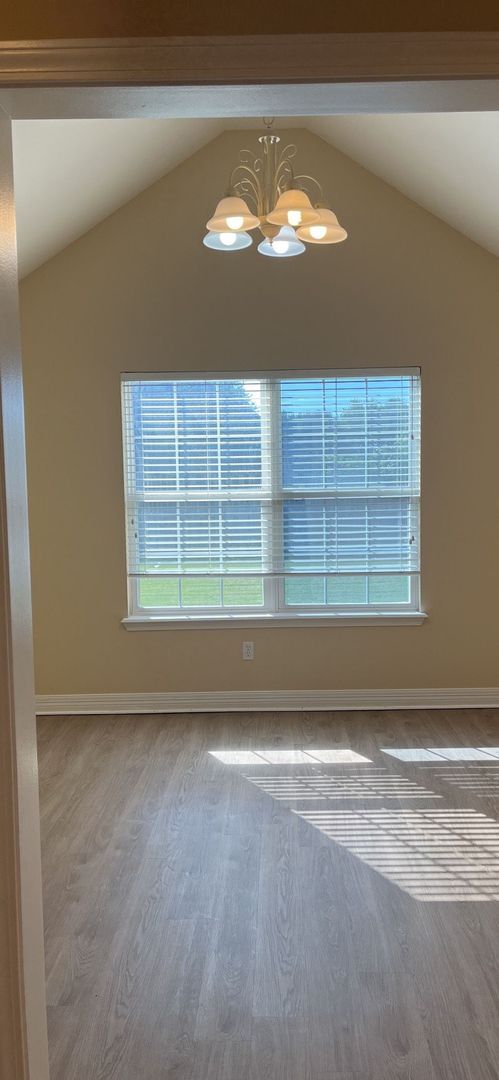 Foto del edificio - Great location!  4 Bedroom 2 bath