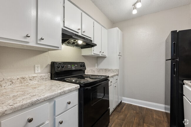 3BR, 2BA - 1420SF - Kitchen - High Pointe