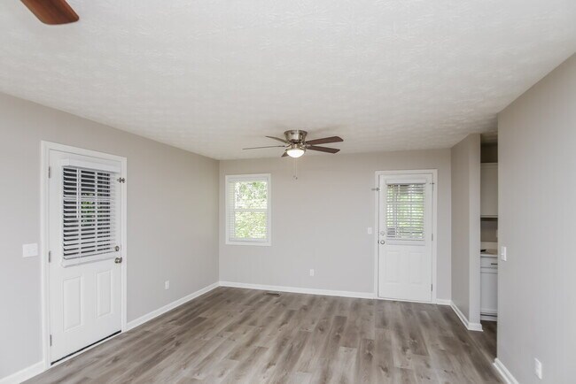 Foto del edificio - 909 N Lassetter Cir