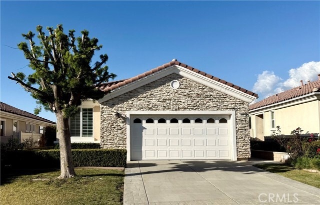 Building Photo - 924 Essex Rd