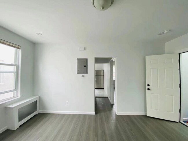 Foto del edificio - 1664 E 32nd St