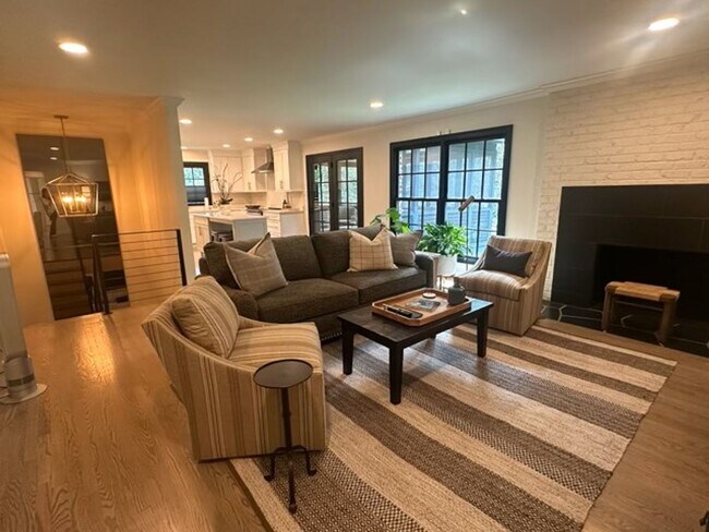 Foto del edificio - Fully Furnished House in West Hills – Knoxville, TN